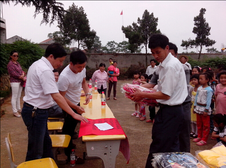 【活動】情系家(jiā)鄉(xiāng)，關愛(ài)留守兒(ér)童——森(sēn)泰愛(ài)心在行(xíng)動